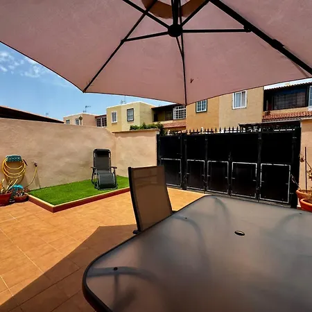 Feriehus Lovely Terraced House In Costa Del Silencio Arona (Tenerife)